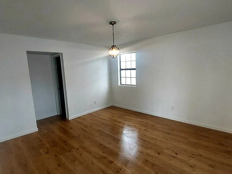 1004 Clay St — Photo 17