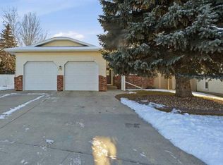 108 N Dunham Close, Red Deer, AB T4R 2J2