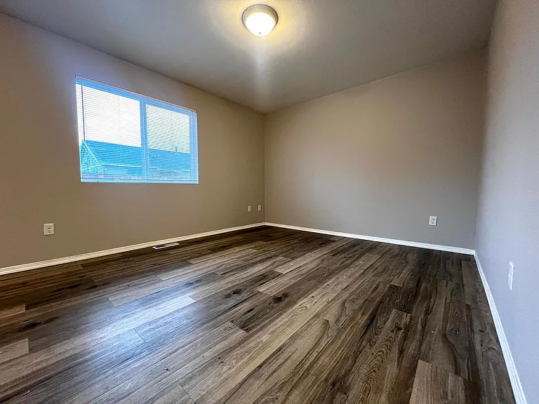 1320 S 13th Ave — Photo 6