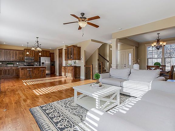 5th image of 831 Rock Creek Dr