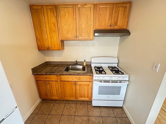2nd image of 3201 Taraval St #4