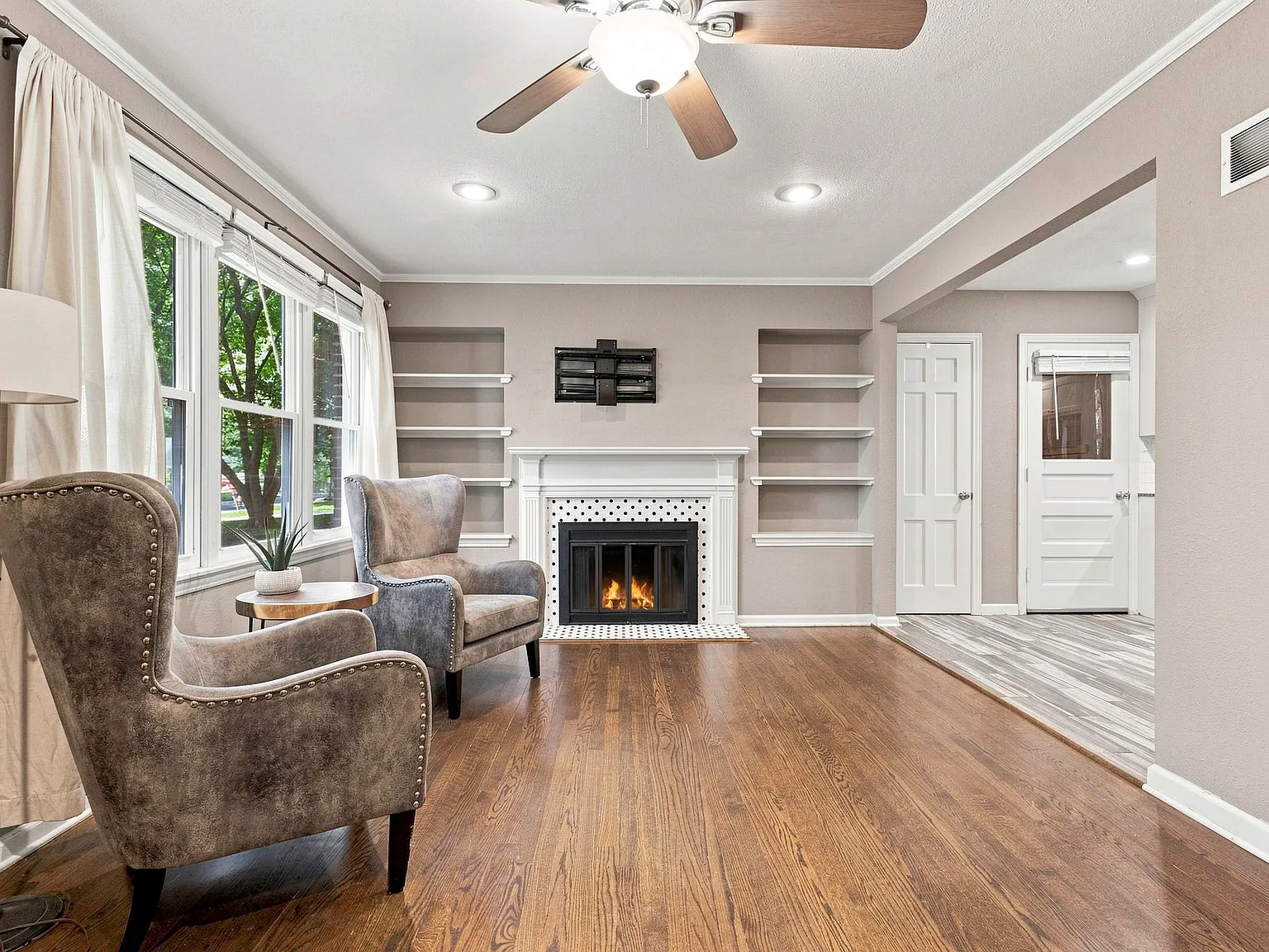 3 bed, 1349 sqft, $2,425 — Photo 4