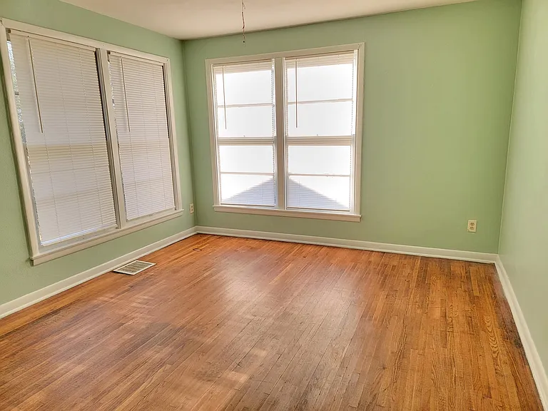 301 Romar Pl — Photo 2