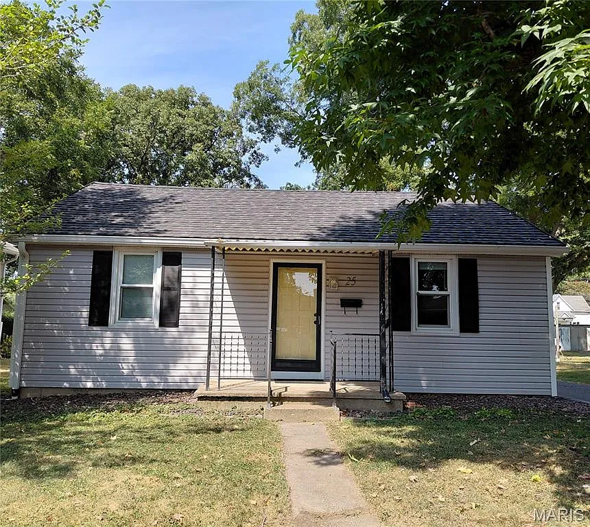 25 W Oak St photo 1