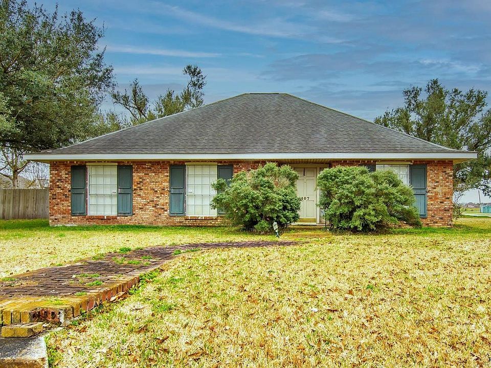 1st image of 407 Parkside Dr