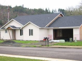 104 Vista Lake St, Oakland, OR 97462