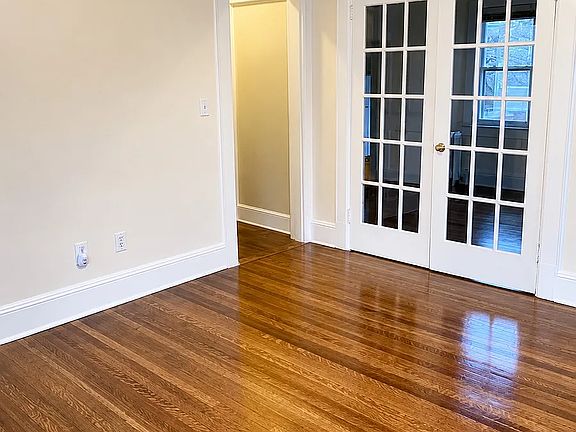 2nd image of 404 S Maple Ave