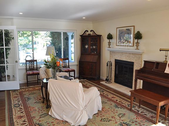 3rd image of 810 Seabury Dr