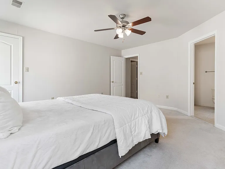 2427 Grantham Ct — Photo 34