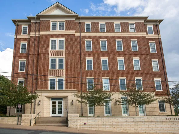210 10th St NE APT 105, Charlottesville, VA 22902
