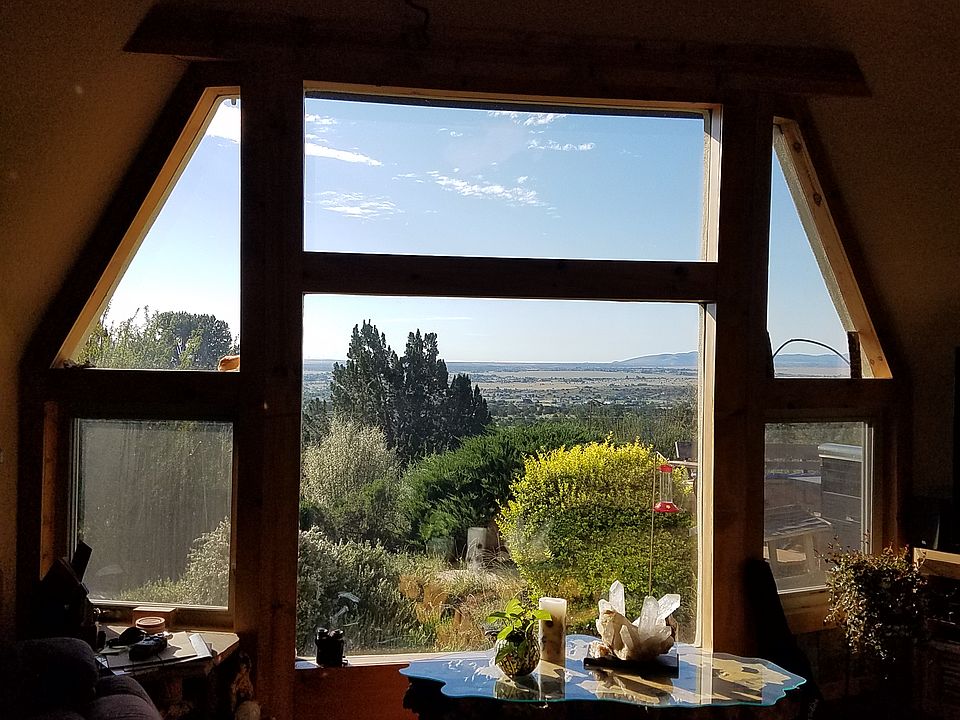  large front window w/views