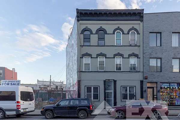 Rented by EXR | media 18