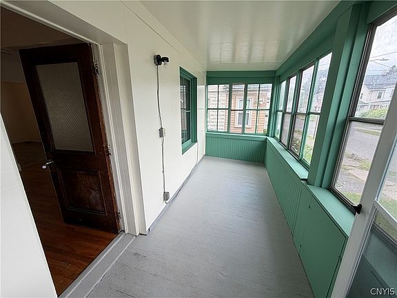 5th image of 127 Burdick Ave