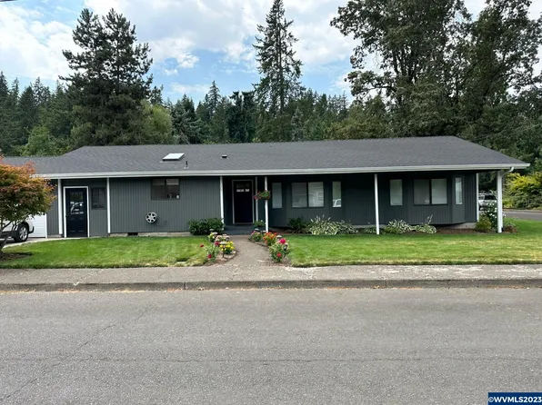 1002 Madison St, Silverton, OR 97381
