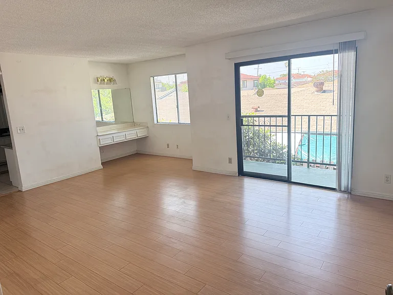 511 N McPherrin Ave #A — Photo 3