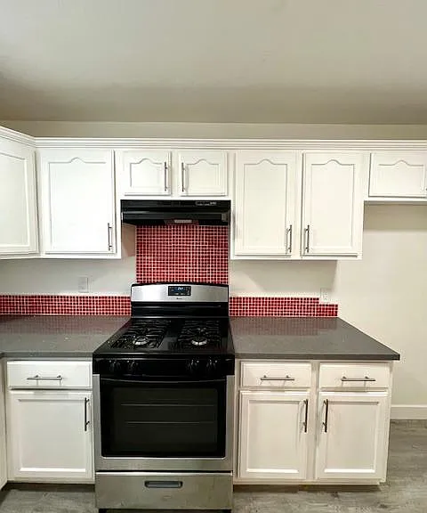 527 E 3rd St #20 — Photo 2