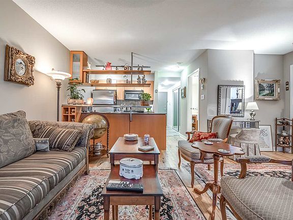 5th image of 1438 Richards St #1708