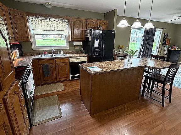 4th image of 628 Cypress Ln