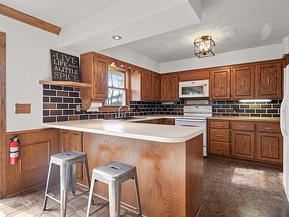 4th image of 27498 Polk St NE