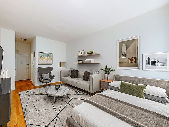 3rd image of 318 E 89th St APT 1B