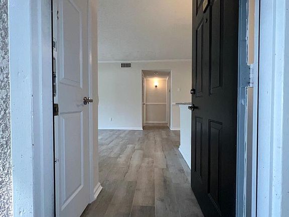 3rd image of 1540 Lincoln Way APT 101B