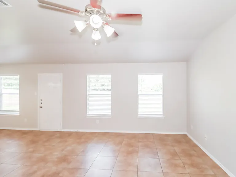 102 Creek Ledge Dr — Photo 3