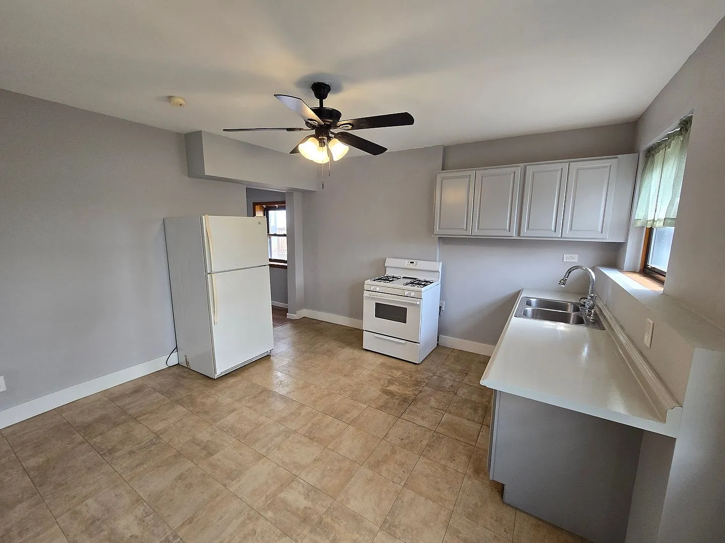 1535 Lowrie Street — Photo 2