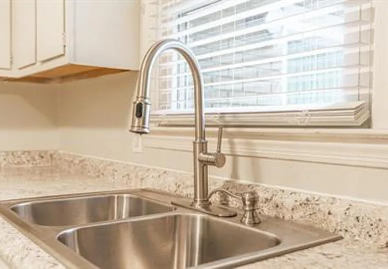 205 N Glover St — Photo 21