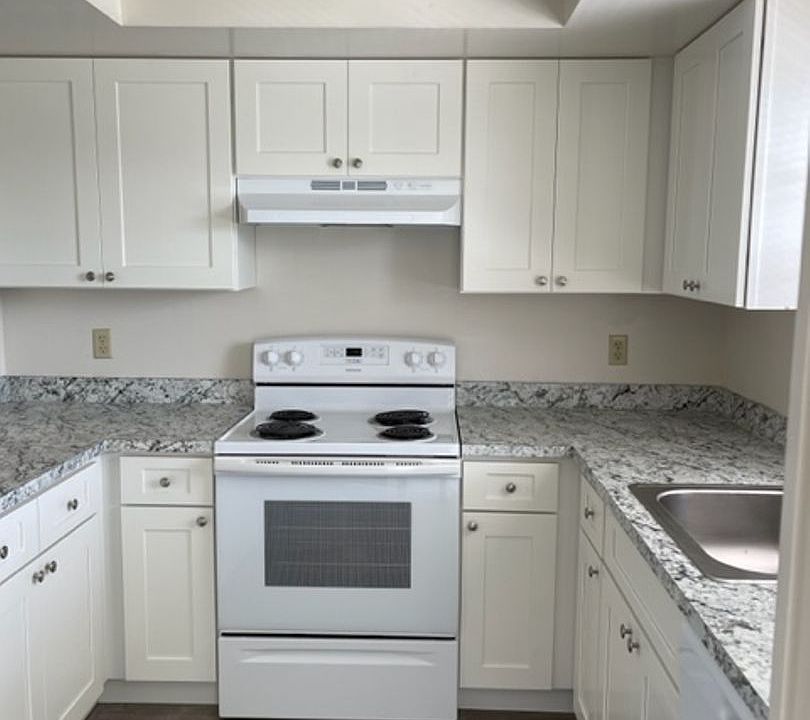 1st image of 220 Henthorne Dr APT C20