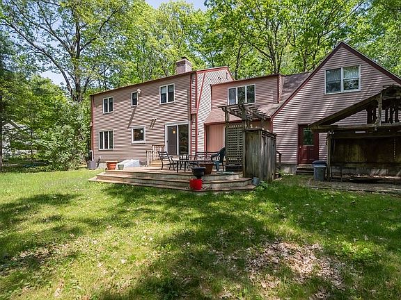 3rd image of 24 Trillium Way