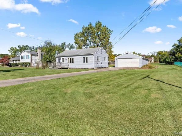 29754 Hemlock Ave, Farmington, MI 48336