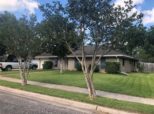512 Maplewood Dr, Victoria, TX 77901