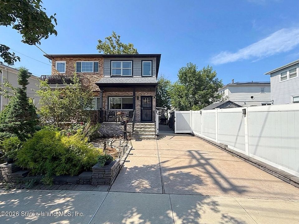1st image of 190 Fieldway Ave