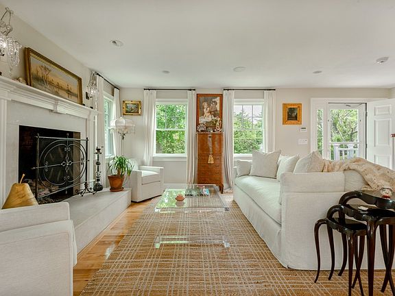 2nd image of 4 Golf View Dr
