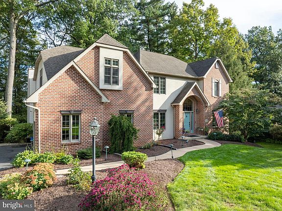 3rd image of 2292 Oak Leaf Dr