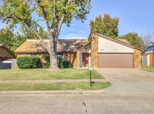 207 E 22nd St, Owasso, OK 74055