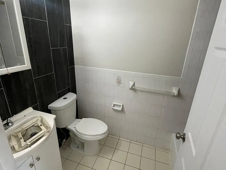 16 Cedar Ave #2 — Photo 5