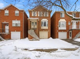 3 Forest Point Dr, Toronto, ON M6M 5E8
