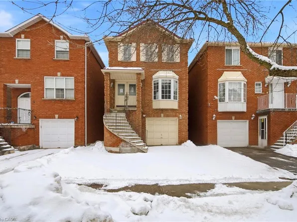 3 Forest Point Dr, Toronto, ON M6M 5E8