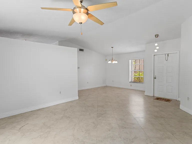 13945 Langley Pl — Photo 9