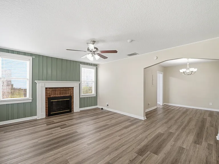 509 Murray Dr — Photo 11