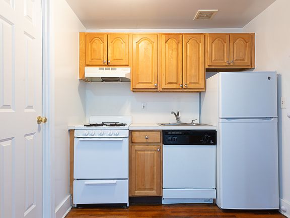 2nd image of 124 Lincoln Pl #1B