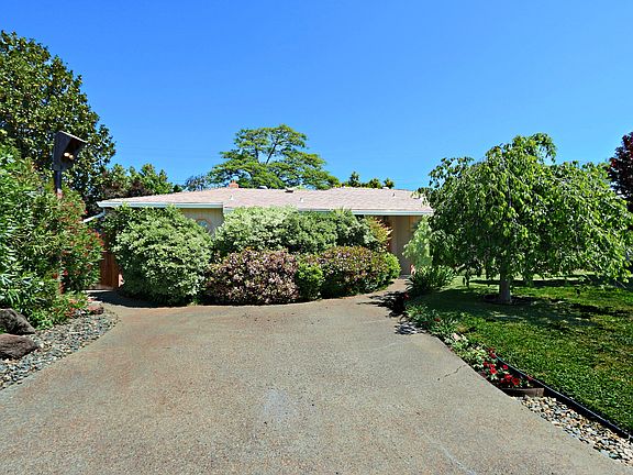 3rd image of 3241 Mayfair Dr