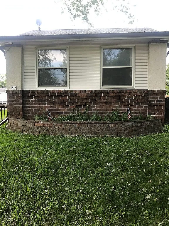 1517 Wilson St photo 1