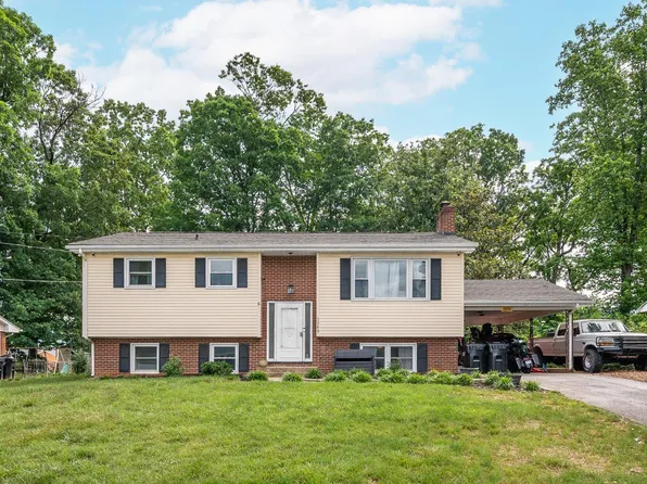 5949 Village Ln, Roanoke, VA 24019