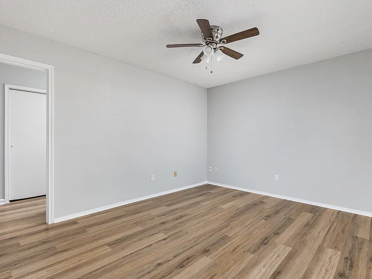 1803 Heatherglen Ln — Photo 13
