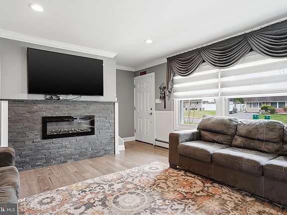 4th image of 1 Larkspur Rd