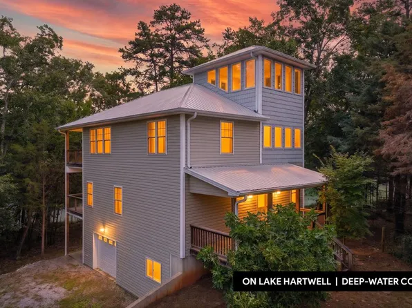 27 Classic Dr, Hartwell, GA 30643