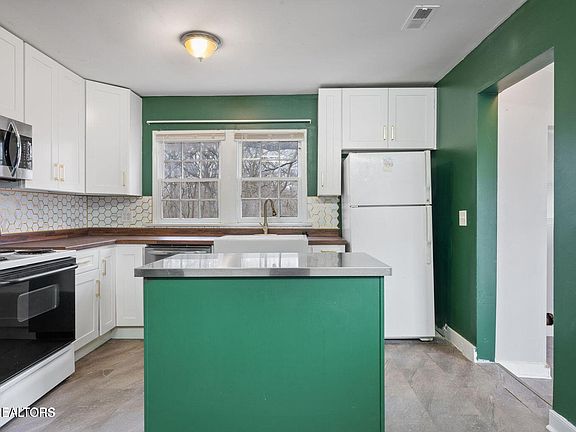 5th image of 2635 Gaston Ave