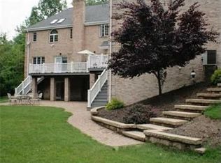 2148 S Villa Dr, Gibsonia, PA